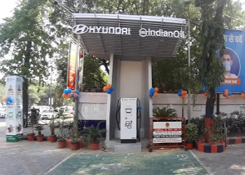 69,000 Petrol Pumps In The Country To Get Electric Charging Points
