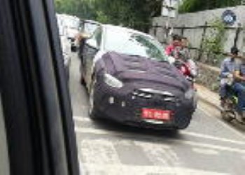 Completely camouflaged Hyundai Elantra 2016 Spied 
